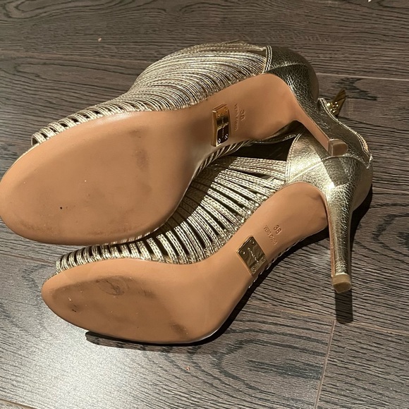 Gold high heels - Picture 2 of 2